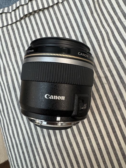 Canon EF-S 60mm f/2.8 Macro USM.