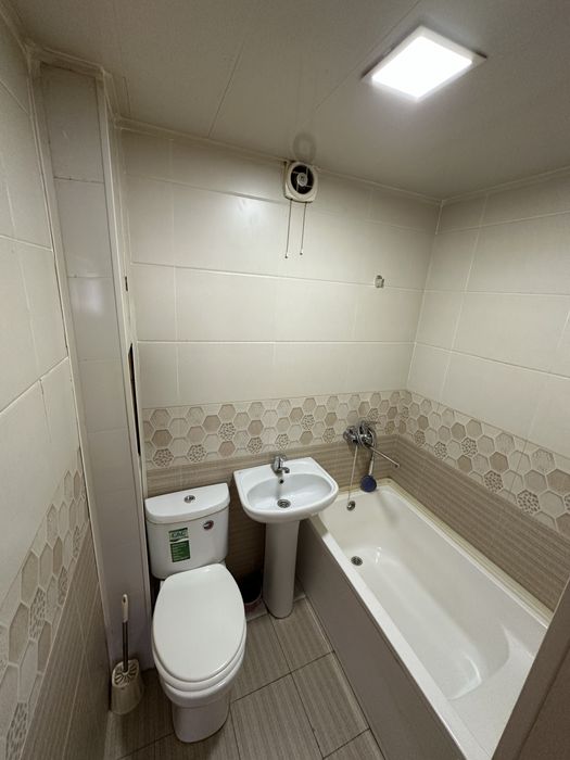 Продаётся 2-комнатная квартира в центре Чирчика, рядом со школой №8!