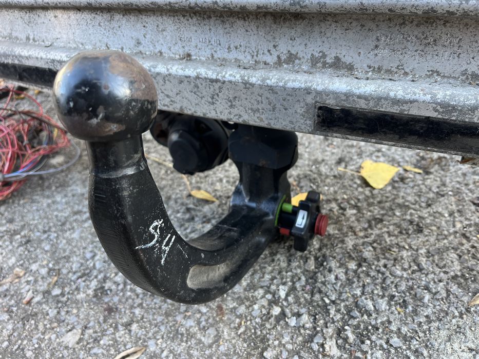 Теглич за Audi A4