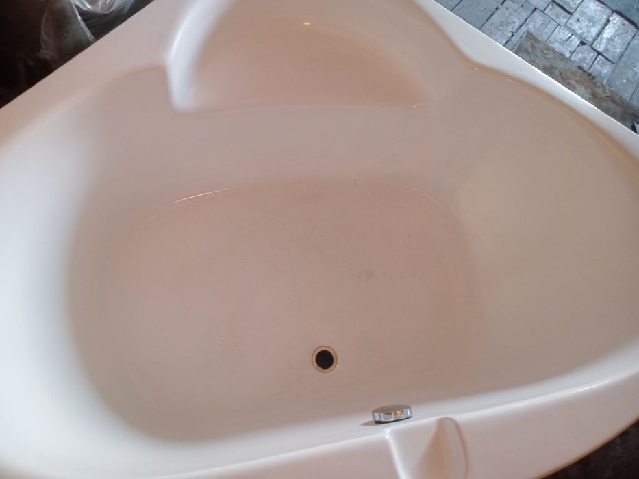 Продается акриловая ванна.