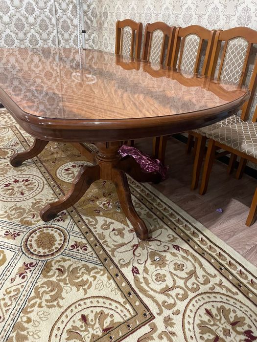 Стол со стульями