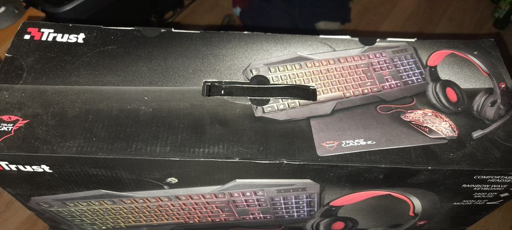 Kit gaming tastatura mouse căști și mouse pad