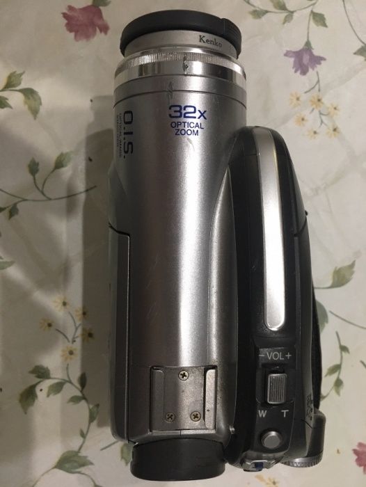 продам видеокамеру Panasonic VDR-D220