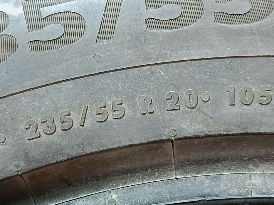 235/55/20  комплект шин зимних