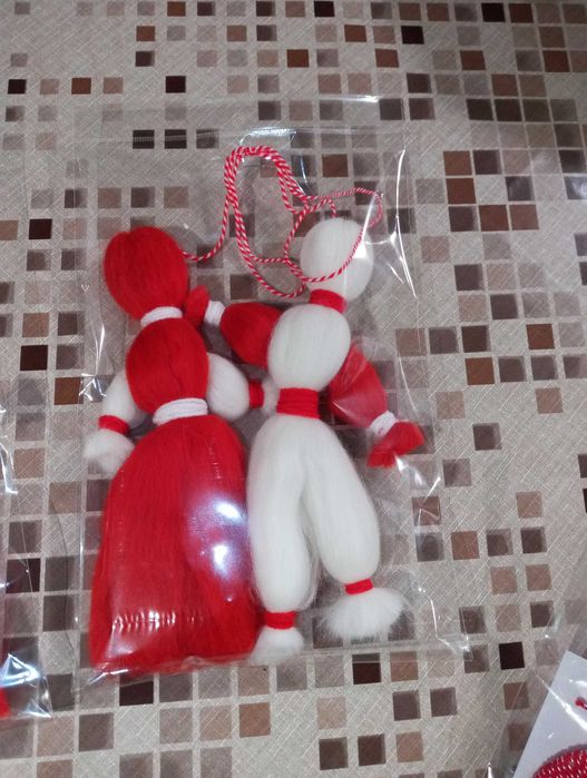 Продавам голями домашни Мартеници