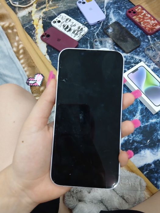 Продам Айфон 14 с разбитым экраном