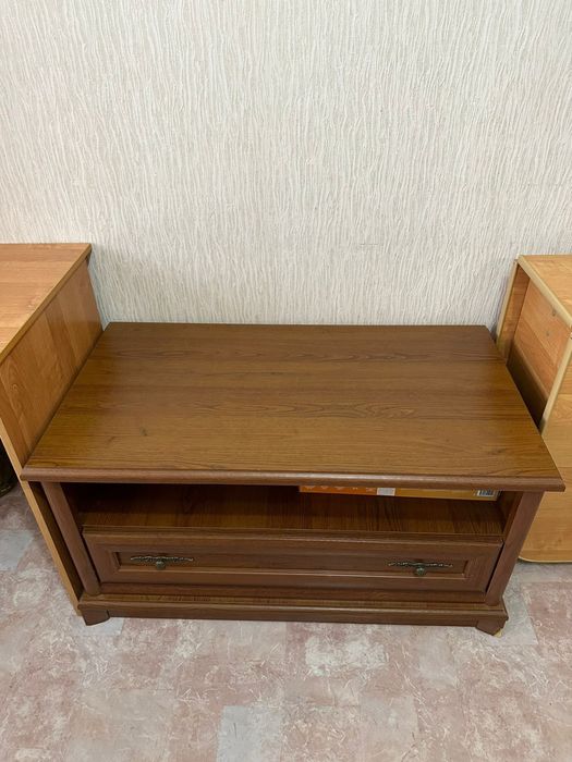 Продам Тумбу под телевизор