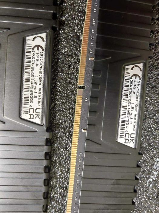 32GB DDR4 3600Mhz CL16 - Ballistix Elite, Corsair Vengeance LPX