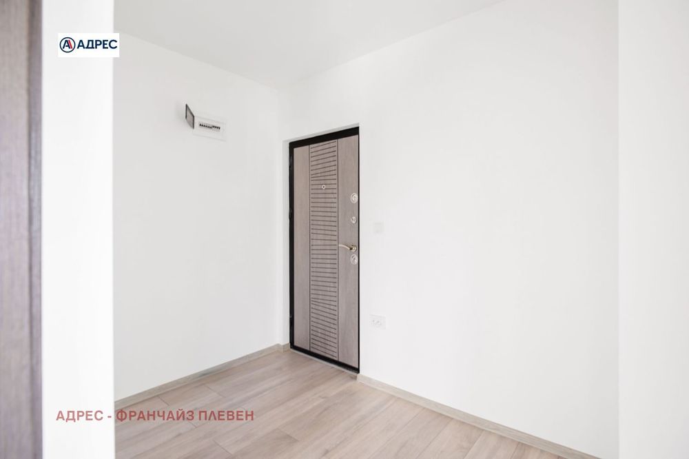 Продава се Тристаен апартамент в Плевен, Идеален център - 66 кв.м за 2122 €/кв.м - Снимка #10