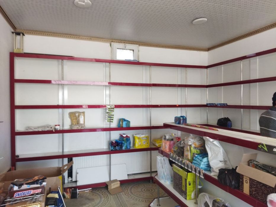 Magazin uchun polkalar VA xaladelnik sotiladi