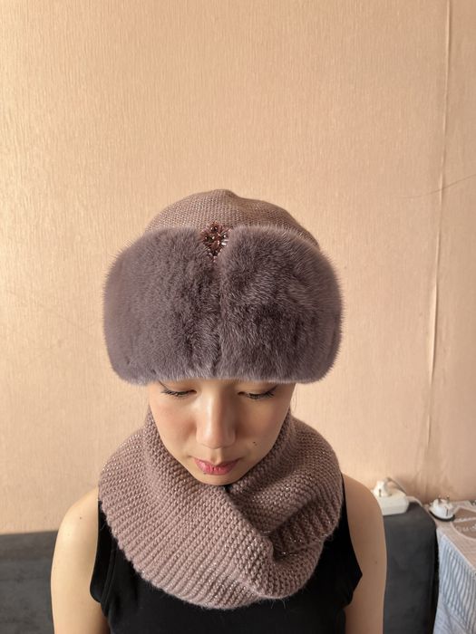 Норковая шапка со стразами