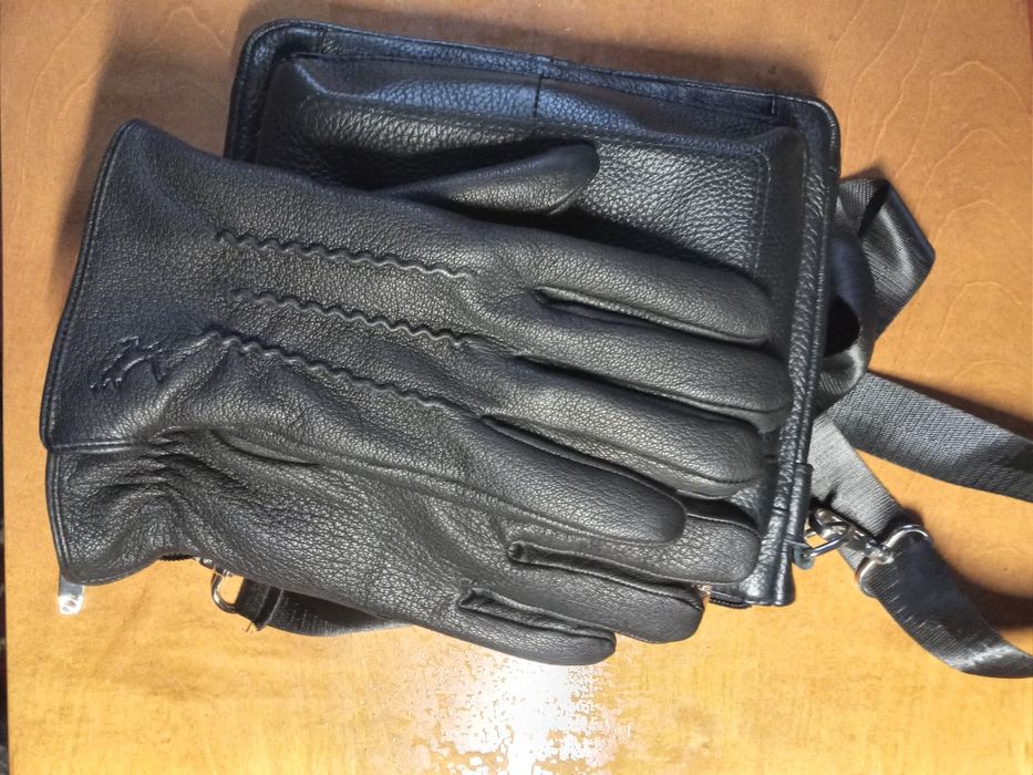 Кожаный перчатка