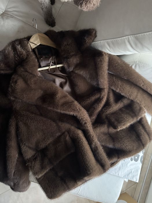 Zara , уникална имитация на норка, черен етикет предполагащ високият клас на Зара