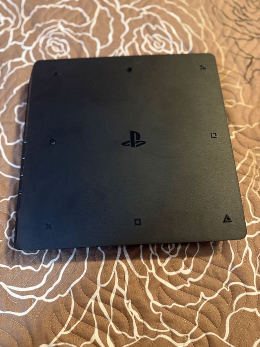 Vand ps4 1tb,negru