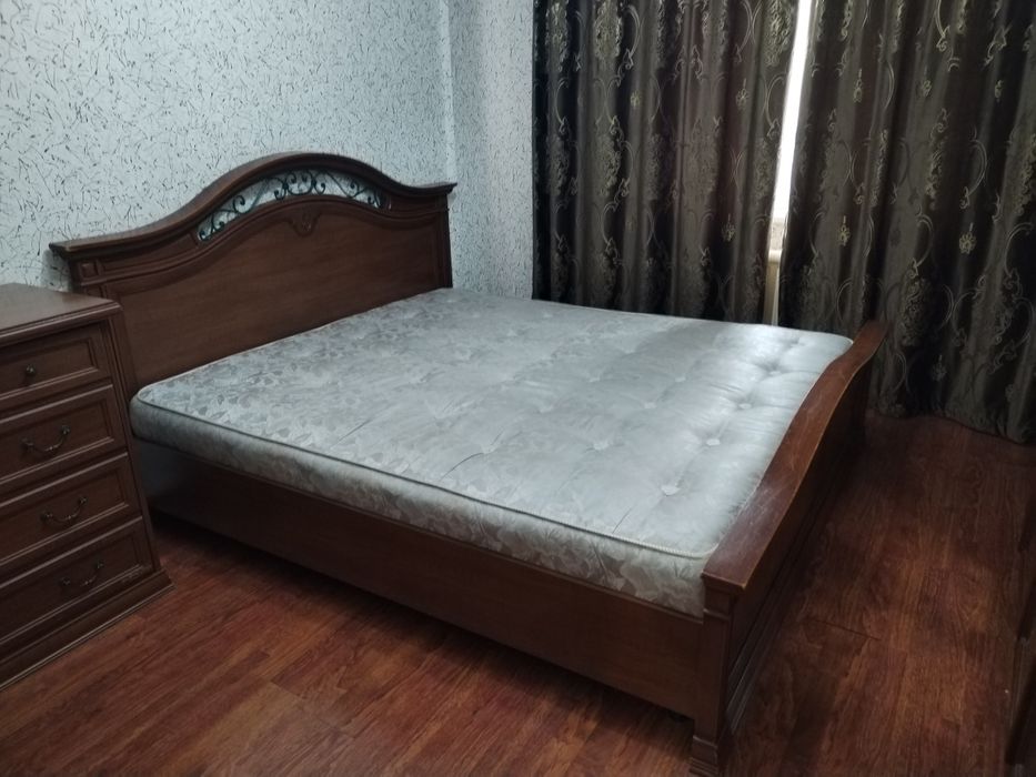 Продам спальний гарнитур