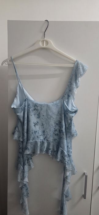 Maieu Zara cu volane ,marimea  M,nou,cu eticheta