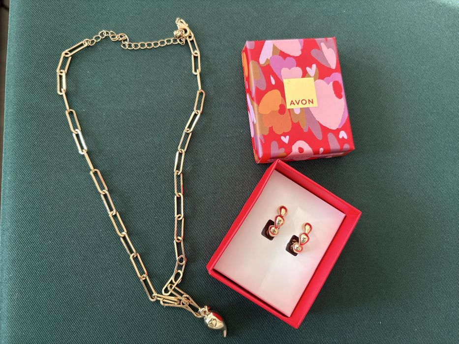 Колие и обици в златисто Avon