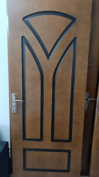 Мдф эшиклар срочно сотилади 4 та Бир хил