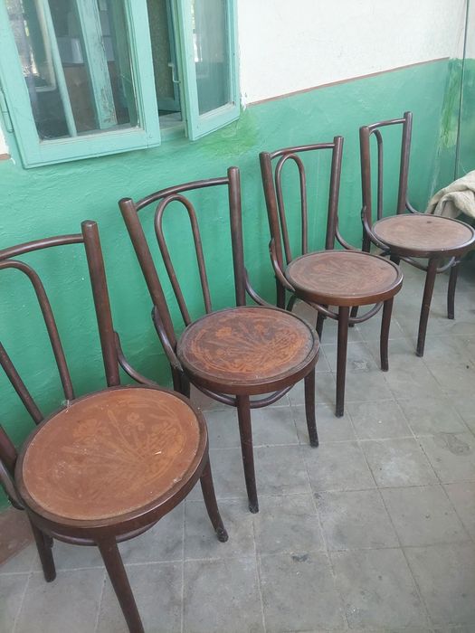 4 scaune in stare buna
