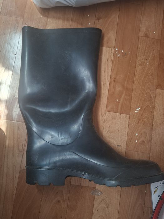 Продам резиновые сапоги