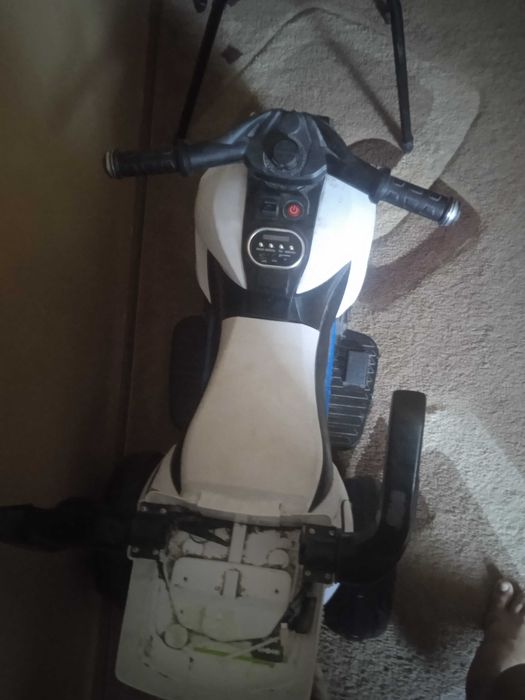 Электронная детская машина