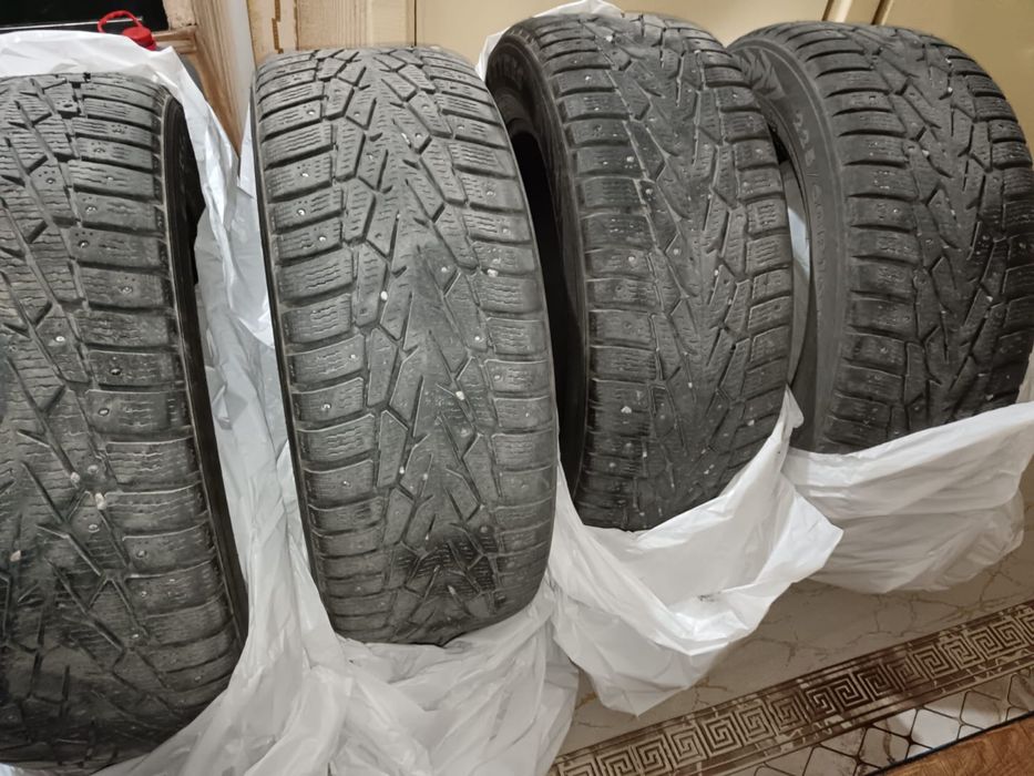 Продам шипованные размер 225/60 р 16