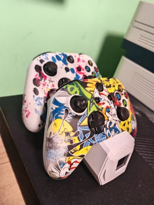 XBox One 500gb + dock + 2 controlere