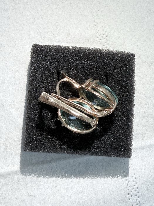 Продам золотые серьги