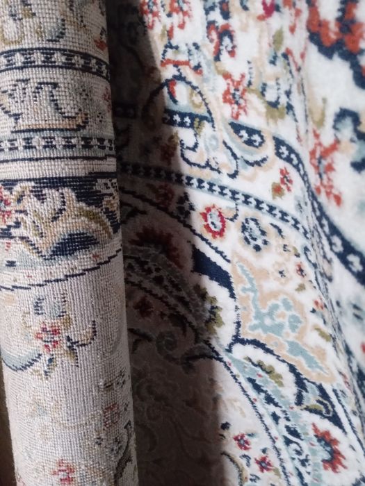 Продам чистый  шёлковый ковёр