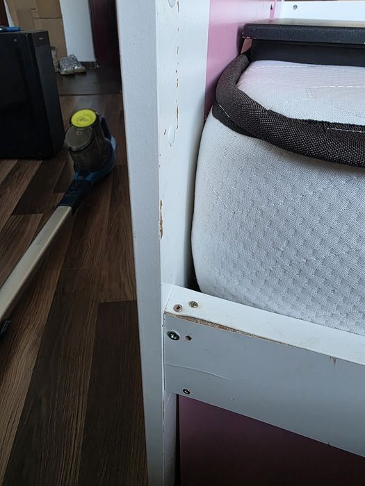 Se vinde set pat copii/tineret (alb/roz) + saltea premium IdealSleep, dimensiune 80x190 cm.
