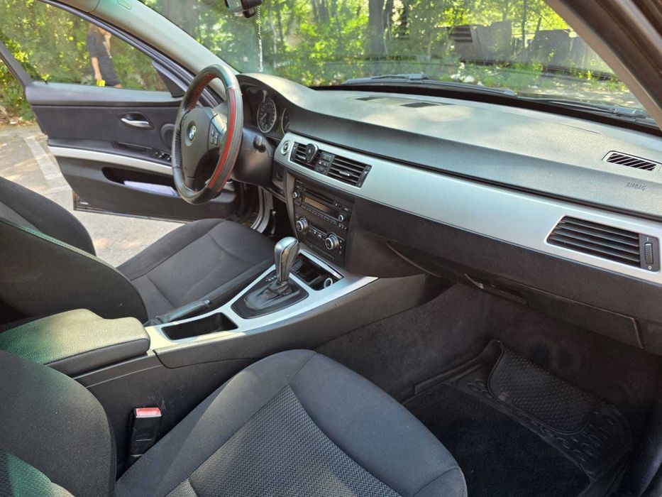 BMW Seria 3 E90 LCI 318d • 2010 • Automat • 2.0 Diesel • 136 CP