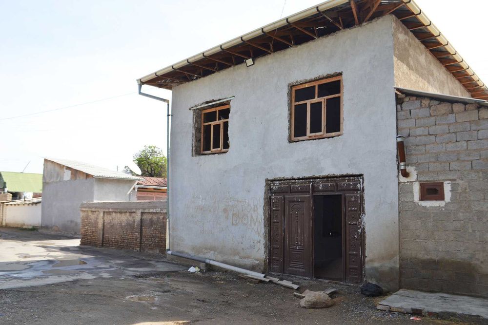 Сотувга таклиф этилади: Янги икки қаватли уй — Вокзал ҳудудида