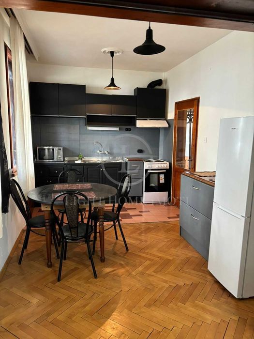 Продава се Тристаен апартамент в Пловдив, Кючук Париж - 178 кв.м за 1096 €/кв.м - Снимка #1