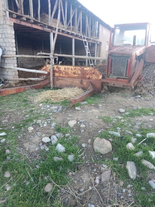 Buldozer va zapchaslari sotiladi yaxshi xolatda