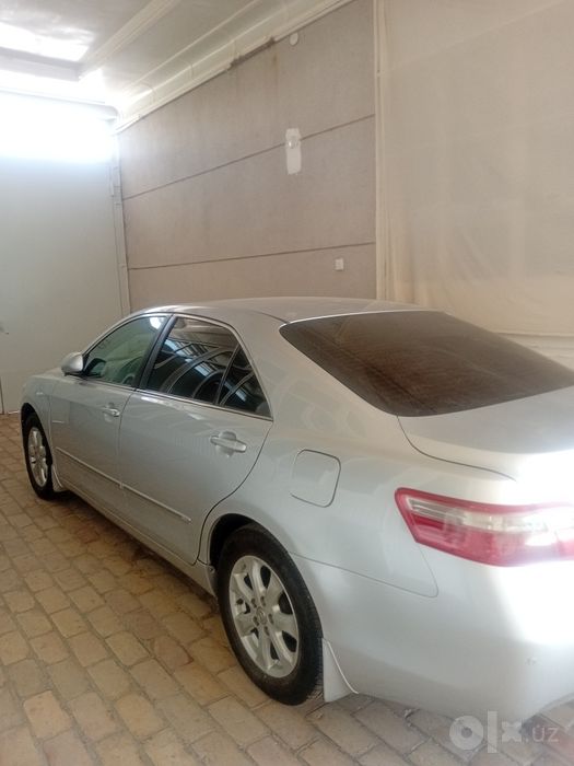 Tayota camry sotiladi