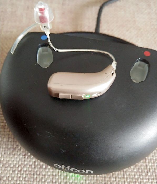 Oticon OPN S1 aparat auditiv cu stație de încărcare