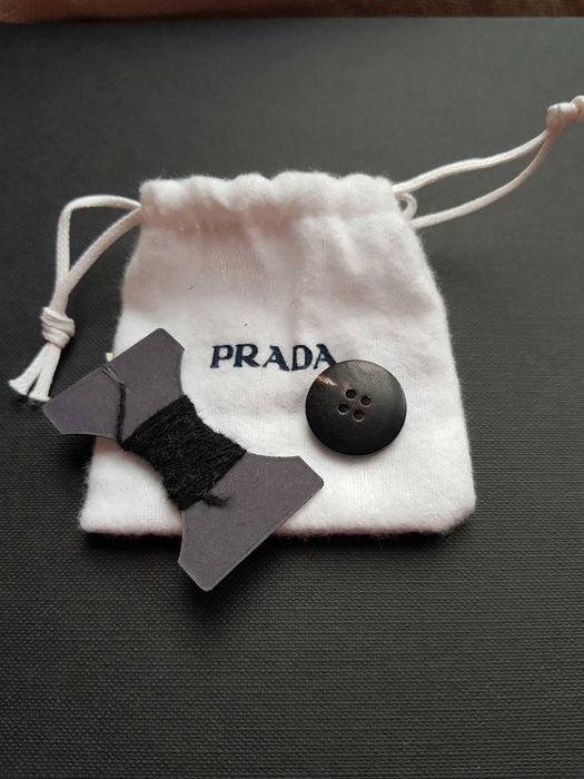 Оригинални копчета Prada 2 бр