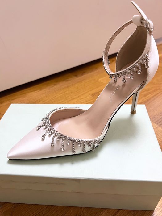 Туфли белые со стразами