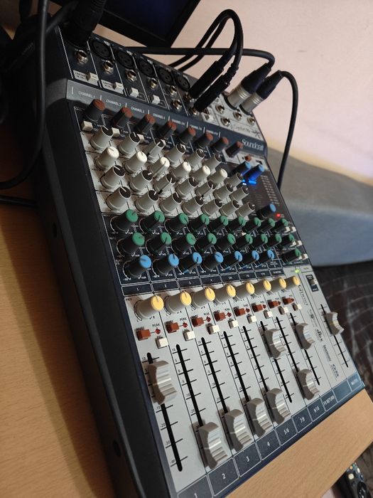 Mixer soundcraft signature 10
