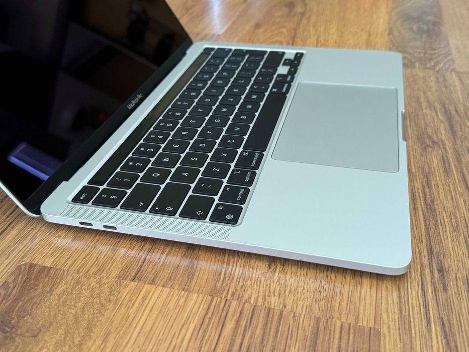 13.3' Apple MacBook Pro M1 2020 Silver 16GB RAM/256 GB SSD/Батерия 14ч