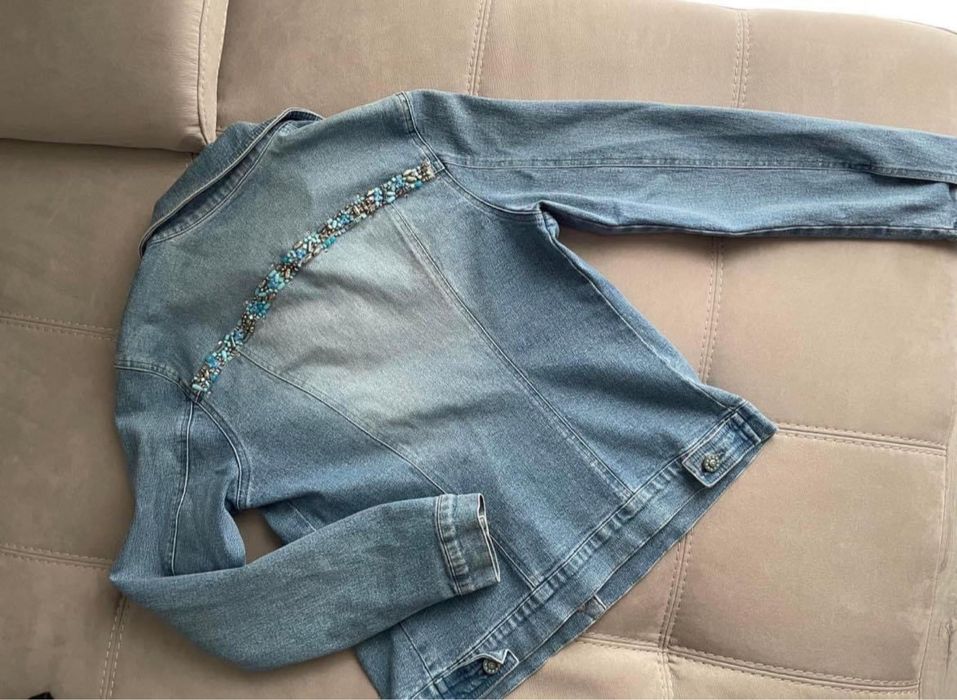 Geaca de blugi cu insertii