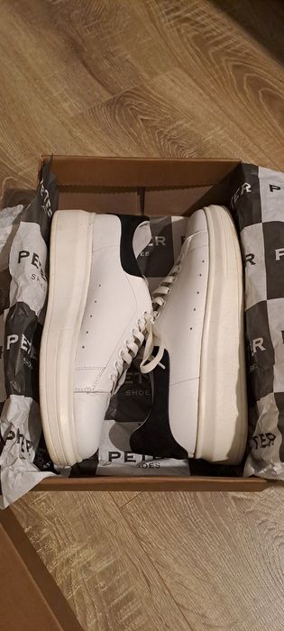 Pantofi sport "" adidasi " piele  interior si exterior.