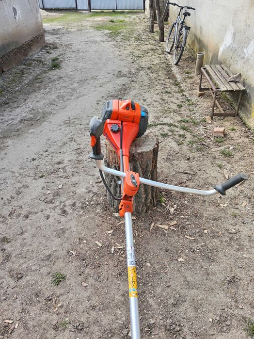 Vând motocosa Husqvarna 545 aproape  noua preț 3000 lei, Negociabil