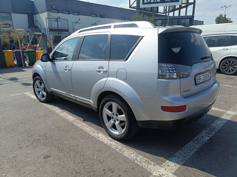 Mitsubishi outlander 2