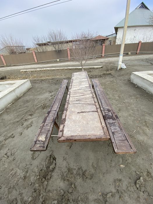 Temir stol stul 12 kishi uchun