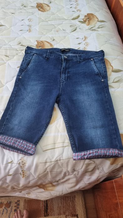 Продавам мъжки дънки нови