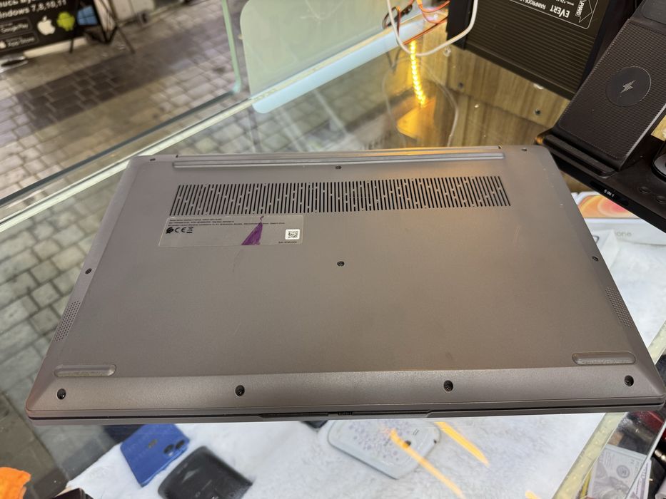 Lenova i3 - 1115G4 DDR4/M2SSD 256GB/DDR4GB ideal