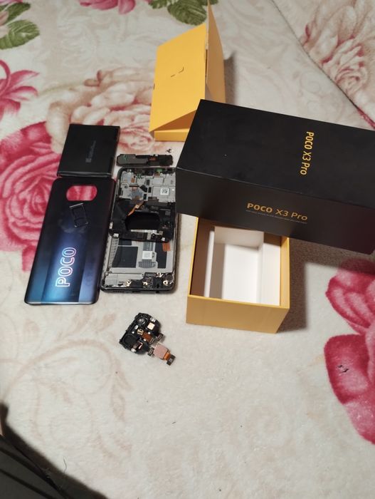 Vand sau schimb poco x3 pro fara placa de baza