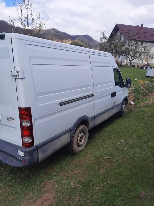 Iveco Daily2011 – duba marfă, 3 locuri,163.000 km.