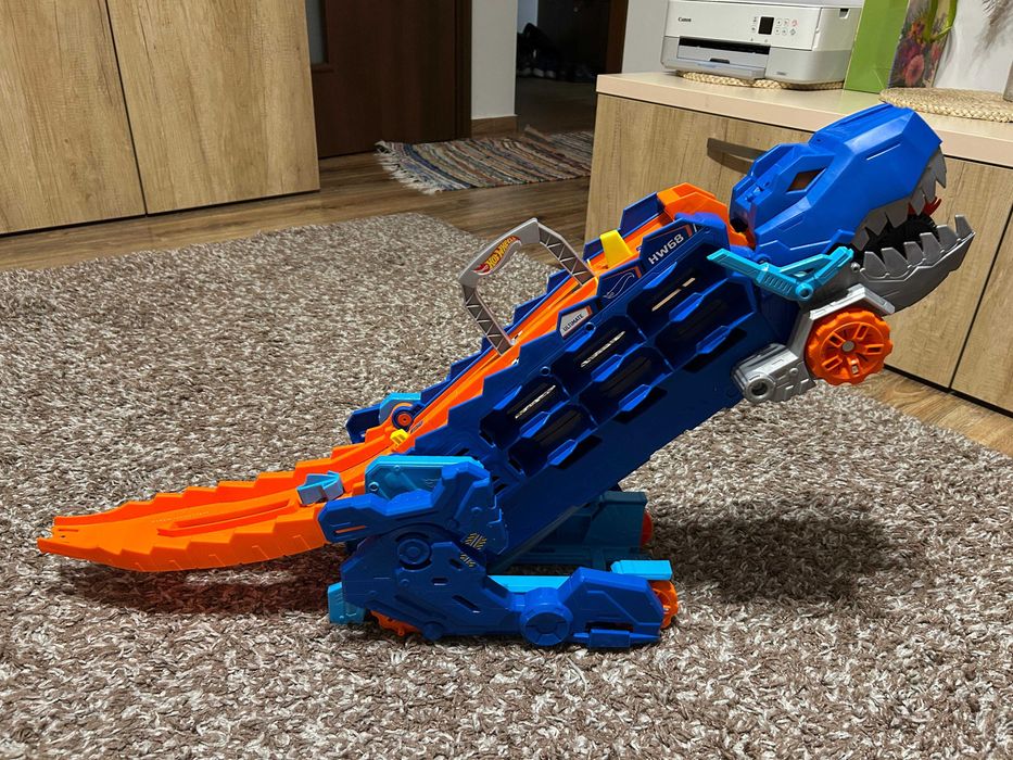 Hot Wheels T-Rex Mega Transporter